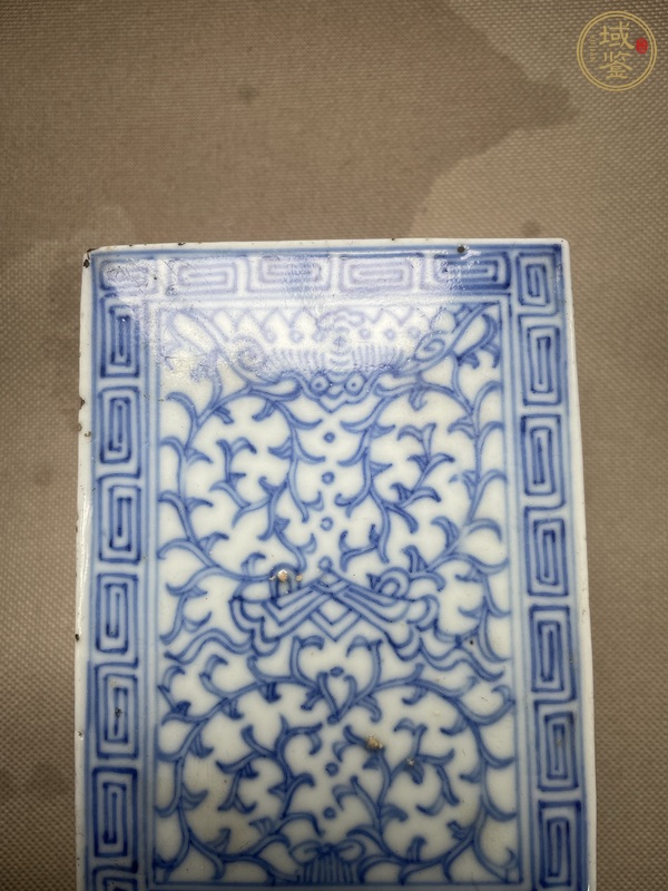 古玩陶瓷纏枝花卉紋青花蓋盒真品鑒賞圖