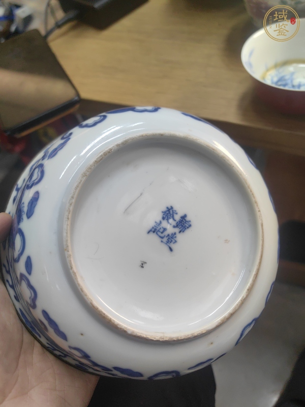 古玩陶瓷晚清青花獅子滾繡球蓋碗真品鑒賞圖