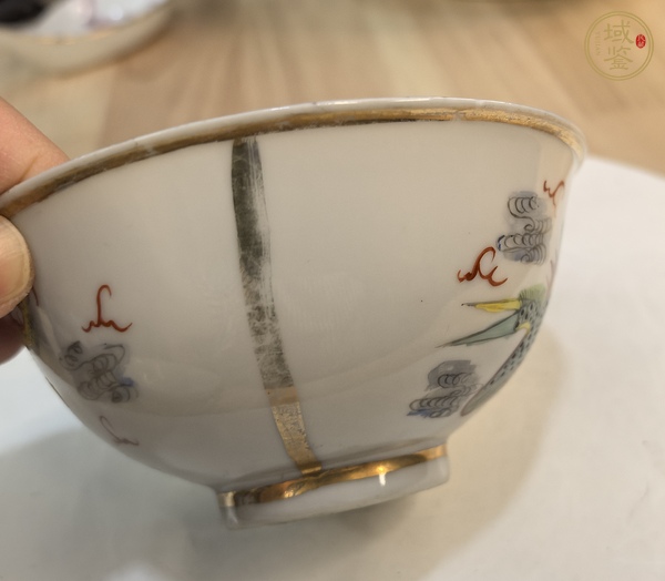 古玩陶瓷粉彩龍鳳紋茶碗真品鑒賞圖