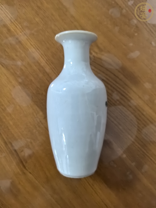 古玩陶瓷粉彩人物紋柳葉瓶真品鑒賞圖