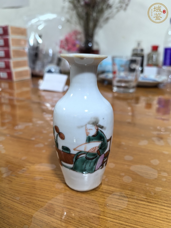 古玩陶瓷粉彩人物紋柳葉瓶真品鑒賞圖