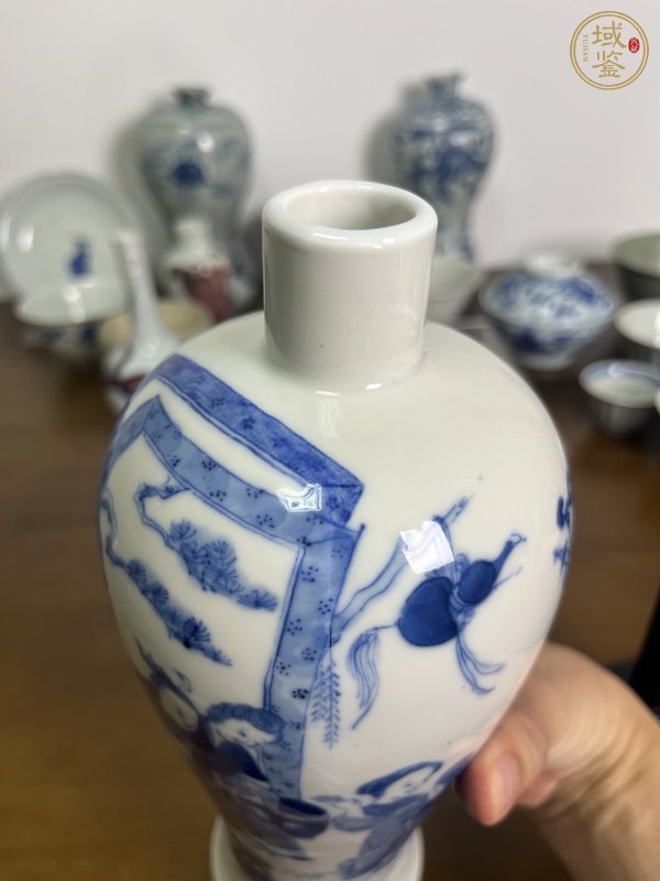 古玩陶瓷無(wú)底圖，青花人物故事紋梅瓶真品鑒賞圖