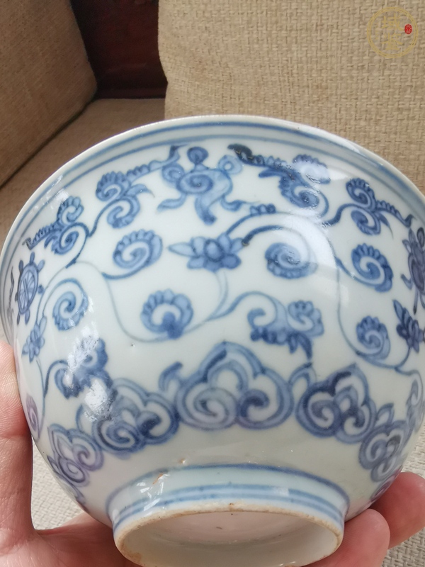 古玩陶瓷青花纏枝花卉紋碗真品鑒賞圖