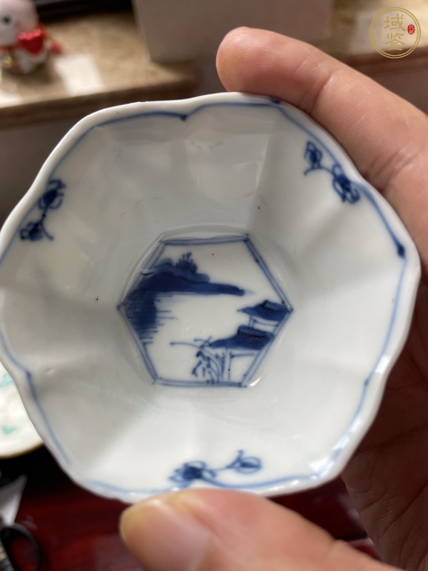 古玩陶瓷康熙·青花山水花卉紋花口杯 真品鑒賞圖