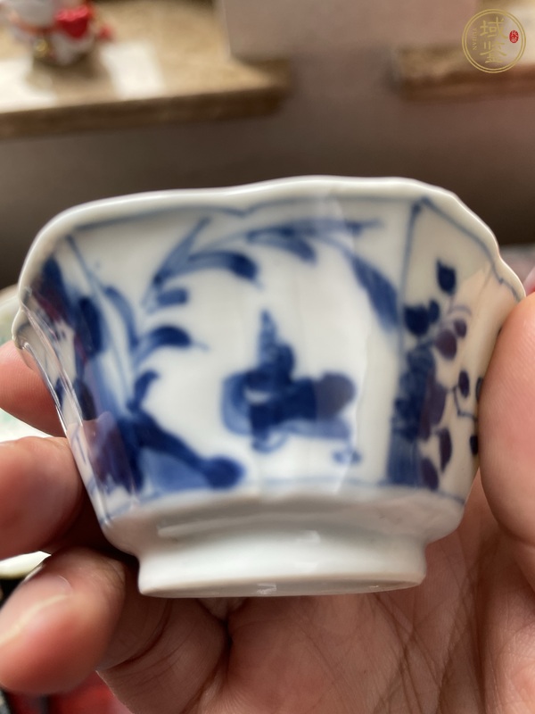 古玩陶瓷康熙·青花山水花卉紋花口杯 真品鑒賞圖