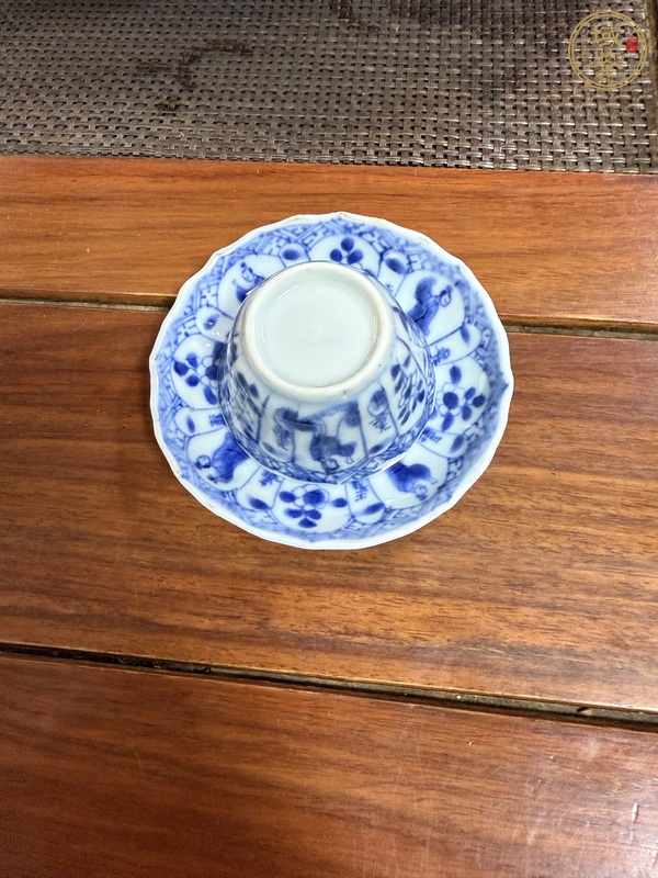 古玩陶瓷人物紋青花杯盤真品鑒賞圖