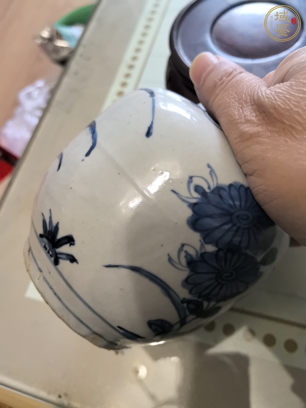 古玩陶瓷青花花卉罐真品鑒賞圖