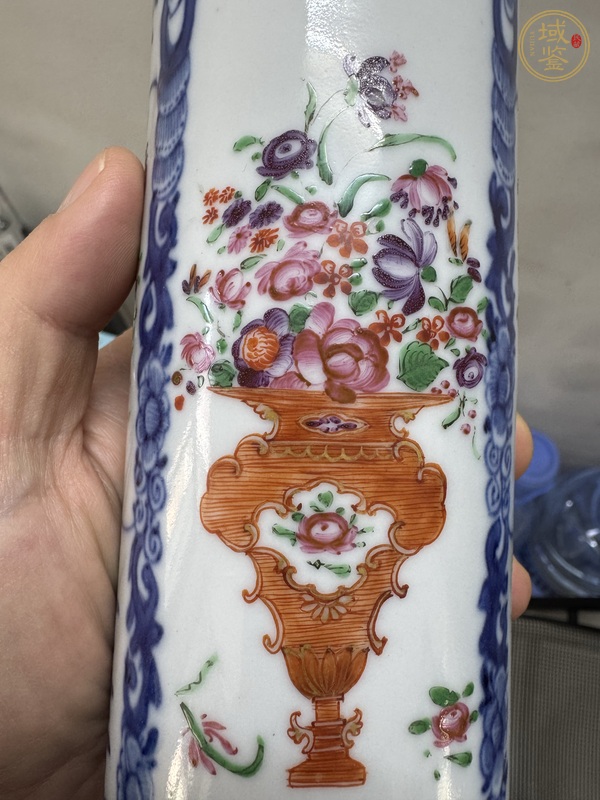 古玩陶瓷青花加彩花卉紋箭筒真品鑒賞圖