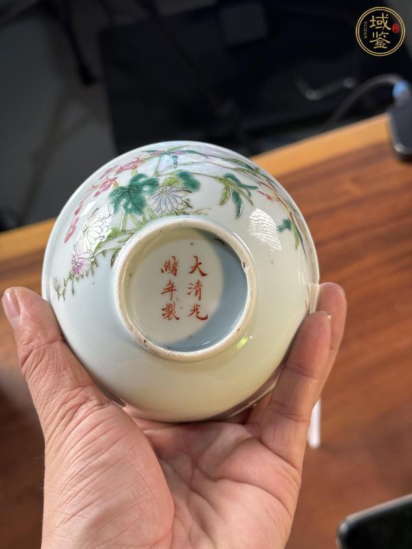 古玩陶瓷粉彩花卉紋茶碗真品鑒賞圖