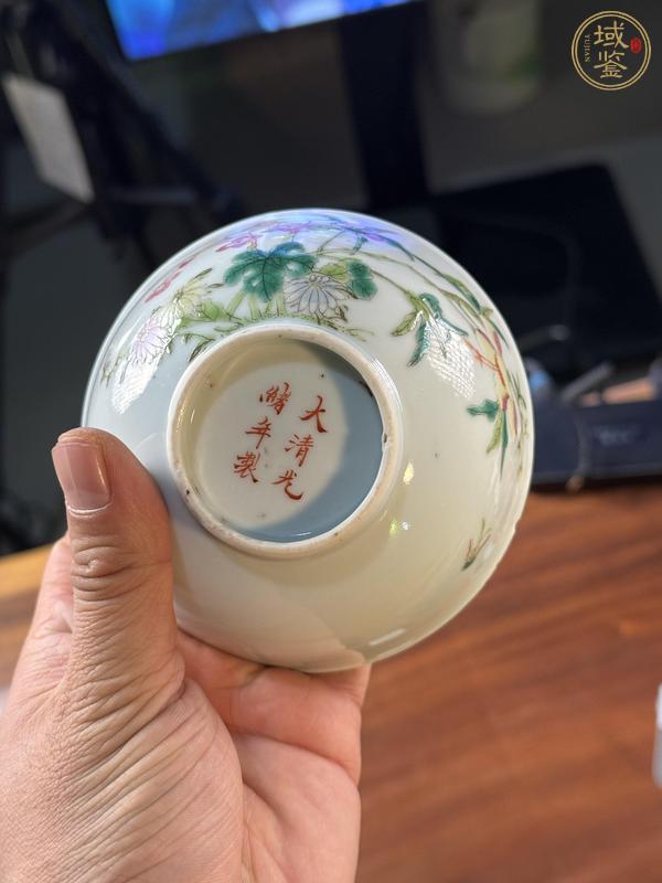 古玩陶瓷粉彩花卉紋茶碗真品鑒賞圖