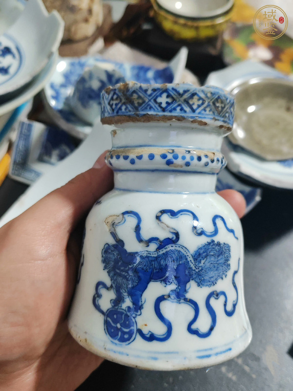 古玩晚清獅紋青花真品鑒賞圖