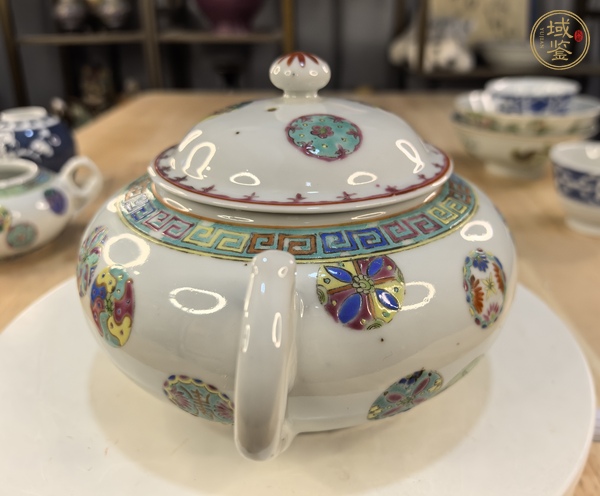 古玩陶瓷皮球花粉彩執(zhí)壺真品鑒賞圖