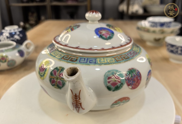 古玩陶瓷皮球花粉彩執(zhí)壺真品鑒賞圖