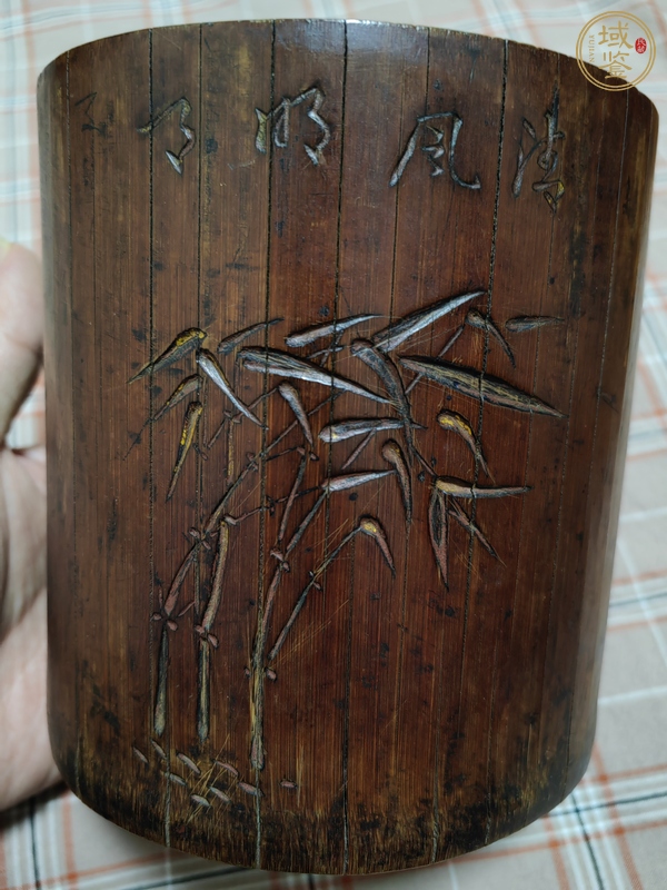 古玩刻竹子和詩(shī)文的竹雕筆筒真品鑒賞圖