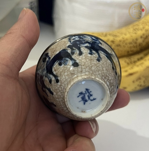 古玩陶瓷哥釉青花八駿圖蓋碗真品鑒賞圖