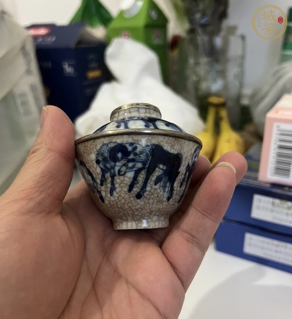 古玩陶瓷哥釉青花八駿圖蓋碗真品鑒賞圖