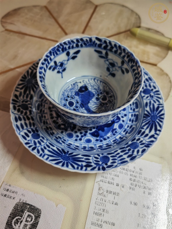 古玩陶瓷魚藻紋青花杯盤真品鑒賞圖