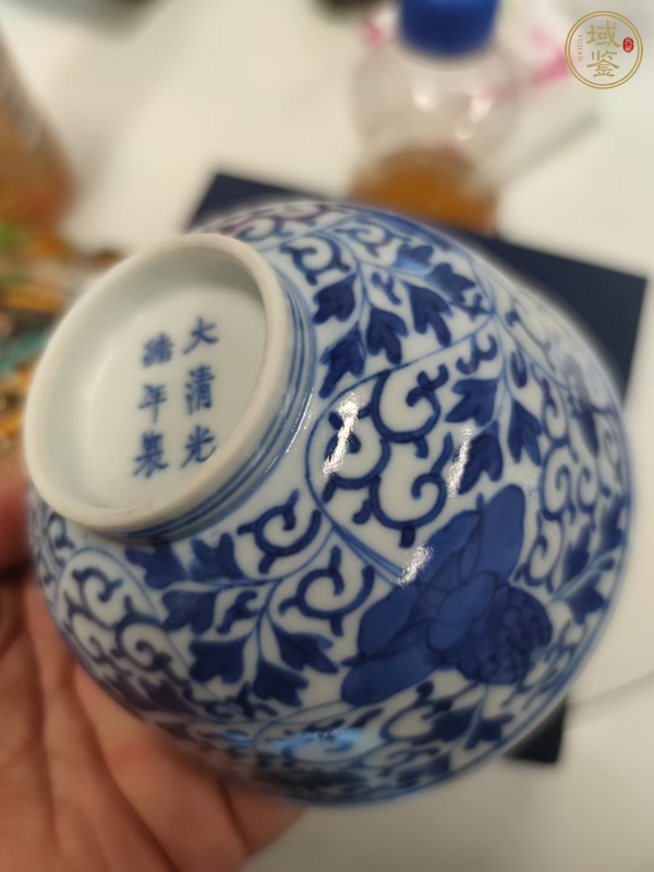 古玩陶瓷青花纏枝花卉紋蓮子杯真品鑒賞圖