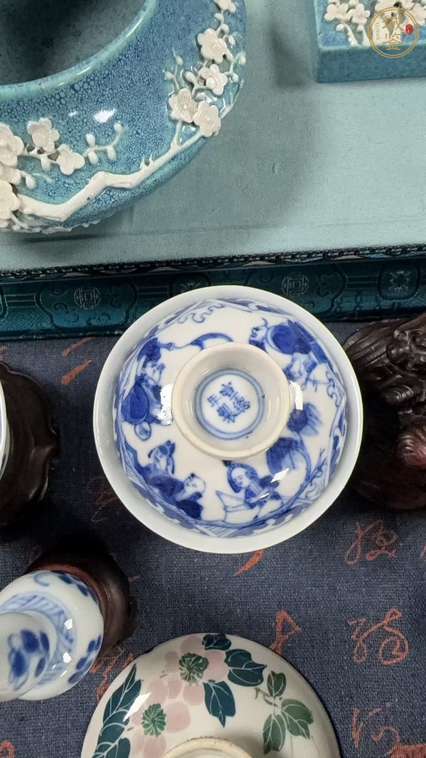 古玩人物紋青花臥足杯真品鑒賞圖