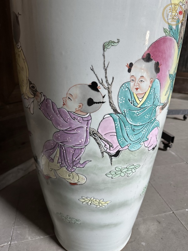 古玩陶瓷童子獻(xiàn)壽粉彩瓶真品鑒賞圖