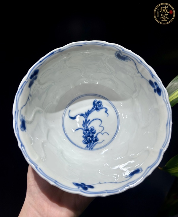 古玩康熙青花瓜棱出筋花口碗真品鑒賞圖