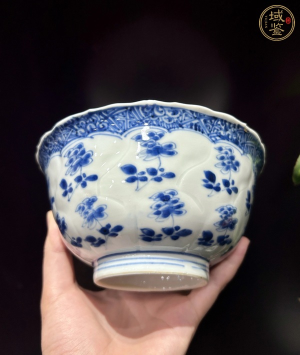 古玩陶瓷康熙青花瓜棱出筋花口碗真品鑒賞圖