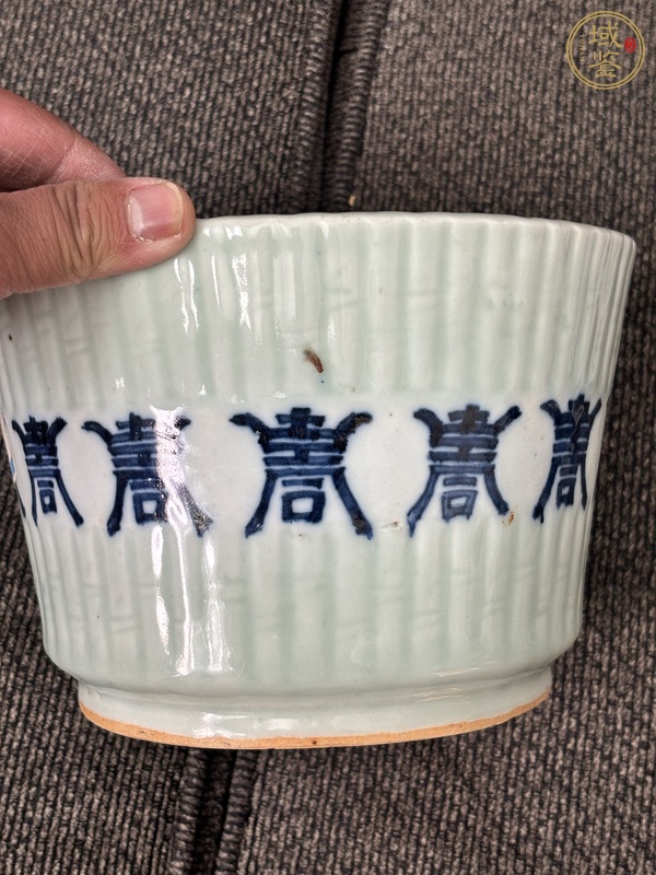 古玩陶瓷豆青釉青花壽字紋花盆真品鑒賞圖