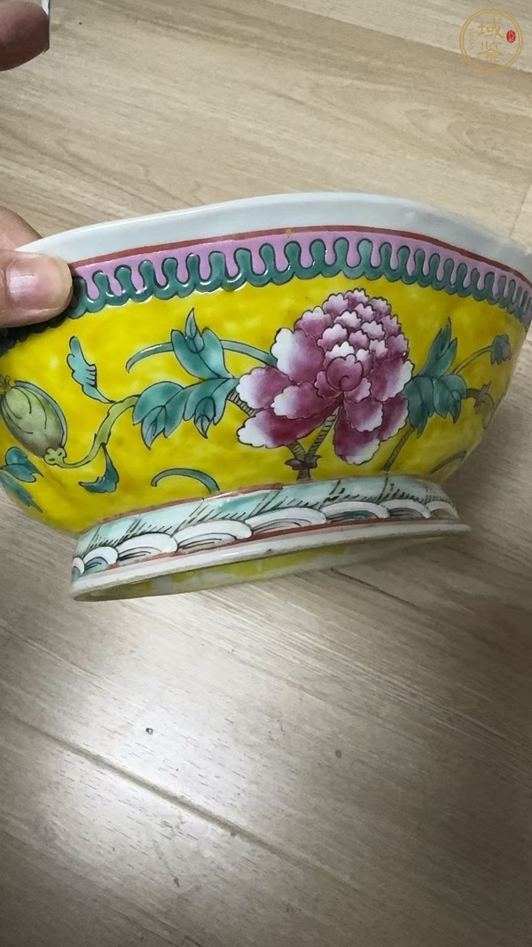 古玩陶瓷花卉紋粉彩碗真品鑒賞圖