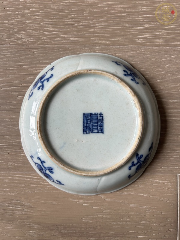 古玩陶瓷青花格盤真品鑒賞圖