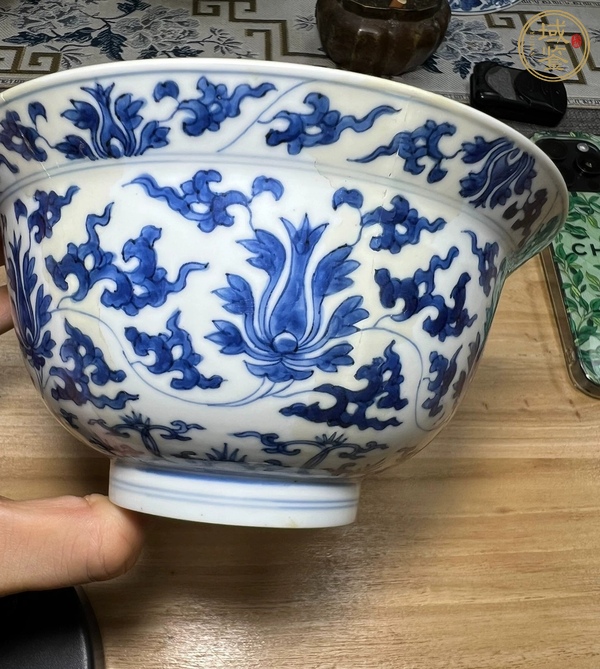 古玩陶瓷青花纏枝花卉紋折沿碗真品鑒賞圖