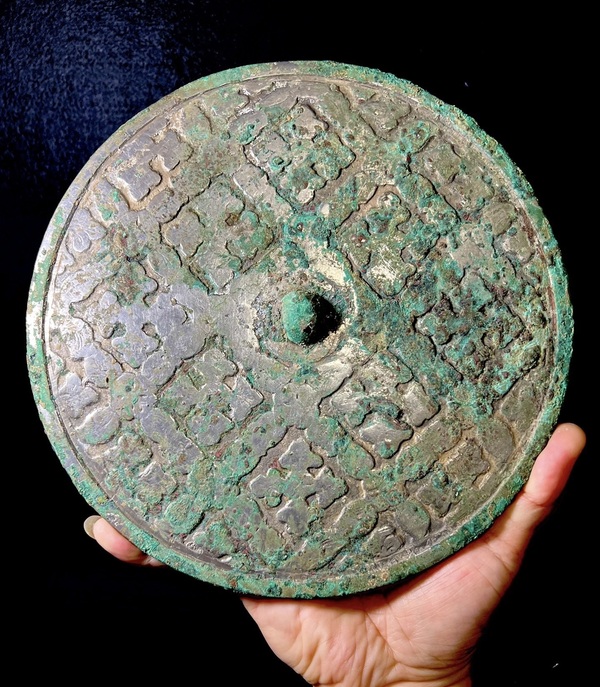 古玩轉(zhuǎn)賣唐·四棱柿子葉紋鏡拍賣，當前價格2000元