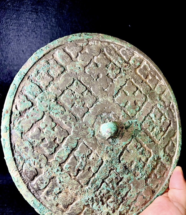 古玩銅器唐·四棱柿子葉紋鏡拍賣，當(dāng)前價(jià)格18888元