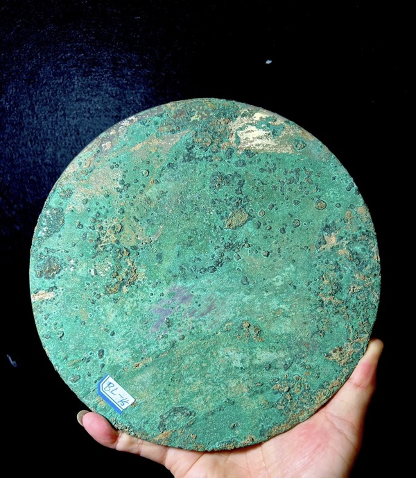 古玩銅器唐·四棱柿子葉紋鏡拍賣，當(dāng)前價(jià)格18888元