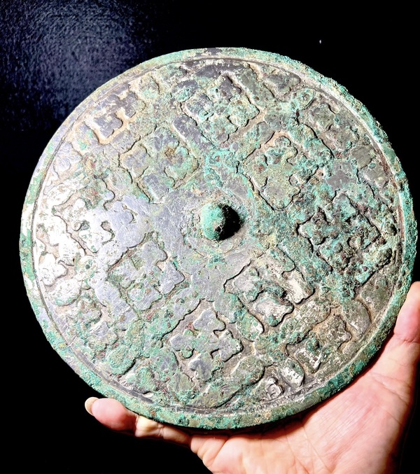 古玩銅器唐·四棱柿子葉紋鏡拍賣，當(dāng)前價(jià)格18888元