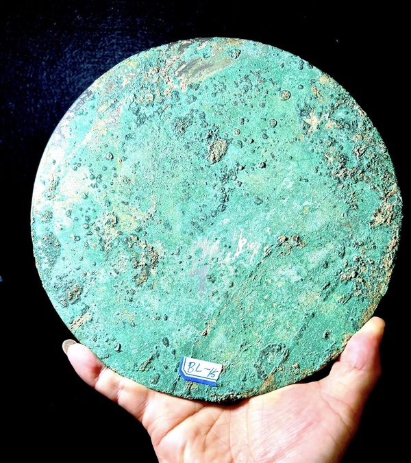 古玩銅器唐·四棱柿子葉紋鏡拍賣，當(dāng)前價(jià)格18888元