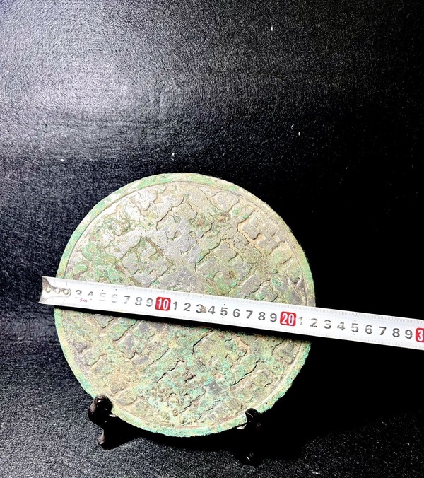 古玩銅器唐·四棱柿子葉紋鏡拍賣，當(dāng)前價(jià)格18888元