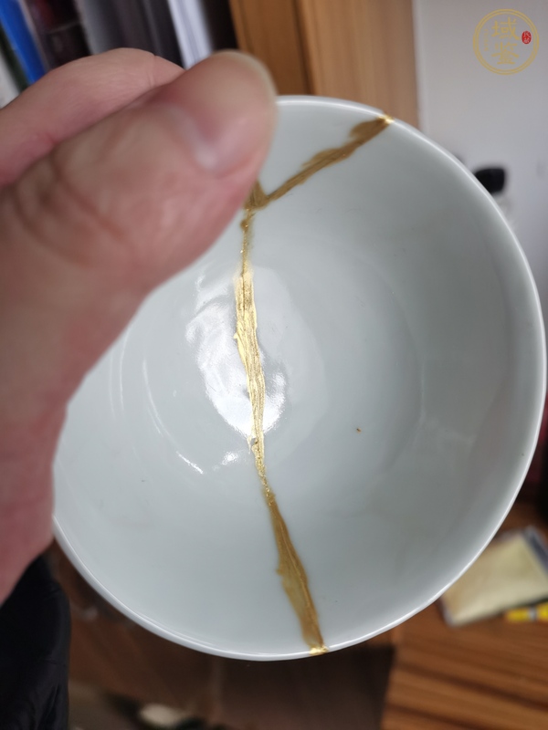 古玩陶瓷胭脂紅軋道龍紋茶碗真品鑒賞圖