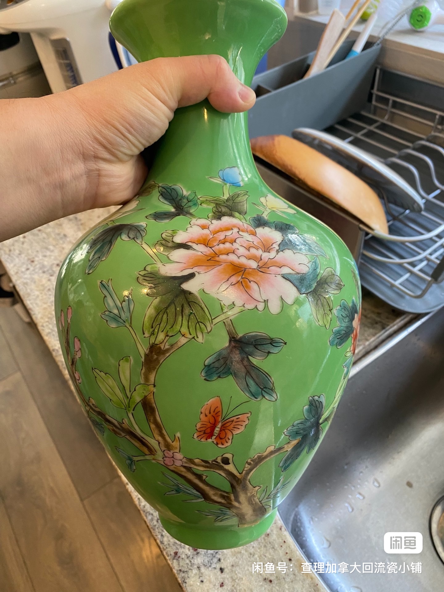 域鉴古玩】松石绿地粉彩花蝶纹撇口瓶鉴定结果_松石绿地粉彩花蝶 域鉴古玩】松石绿地粉彩花蝶纹撇口瓶鉴定结果_松石绿地粉彩花蝶