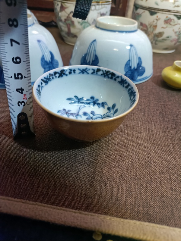 古玩陶瓷外紫金釉內(nèi)青花花卉紋杯拍賣，當(dāng)前價(jià)格2888元