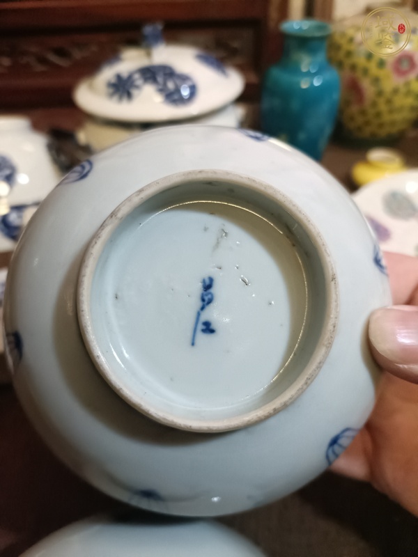 古玩陶瓷青花百財紋茶碗真品鑒賞圖