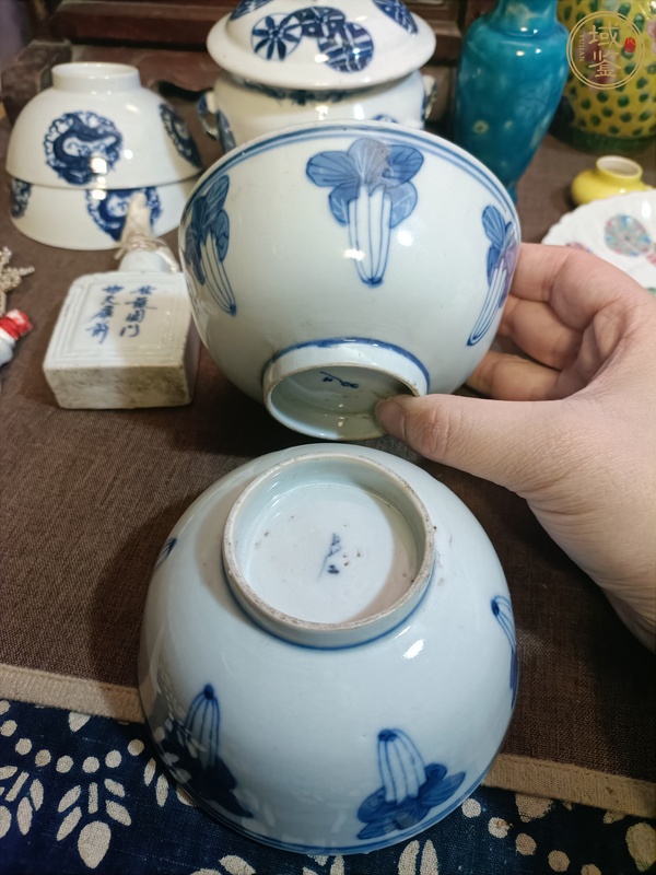 古玩陶瓷青花百財紋茶碗真品鑒賞圖