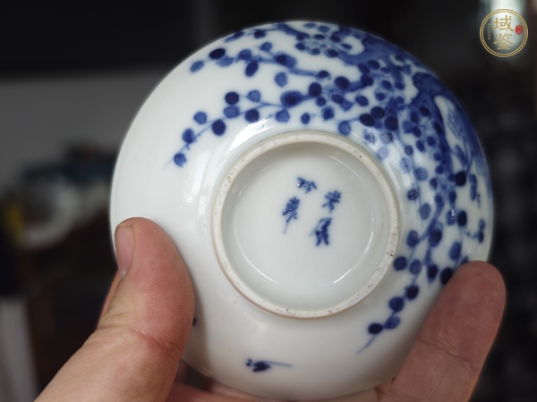 古玩清光緒青花梅竹紋茶杯真品鑒賞圖