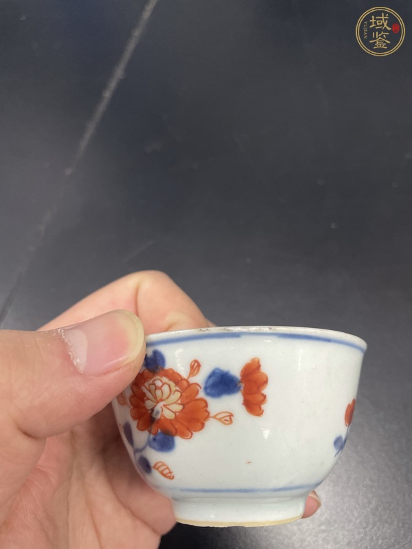 古玩陶瓷青花礬紅花卉紋杯真品鑒賞圖