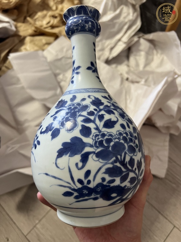 古玩陶瓷青花洞石花卉紋蒜頭瓶真品鑒賞圖