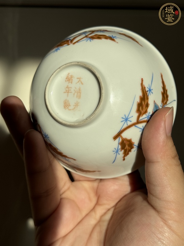 古玩陶瓷粉彩花卉紋茶碗真品鑒賞圖