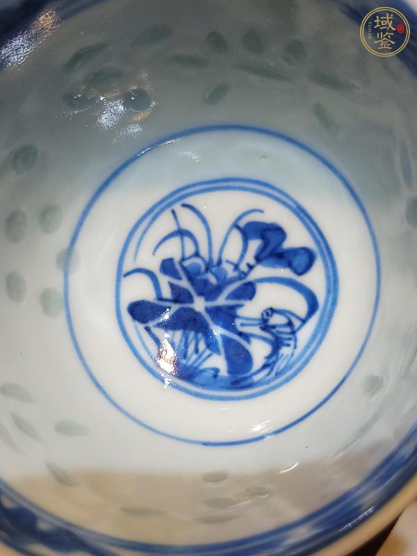 古玩陶瓷青花花卉紋玲瓏瓷杯真品鑒賞圖