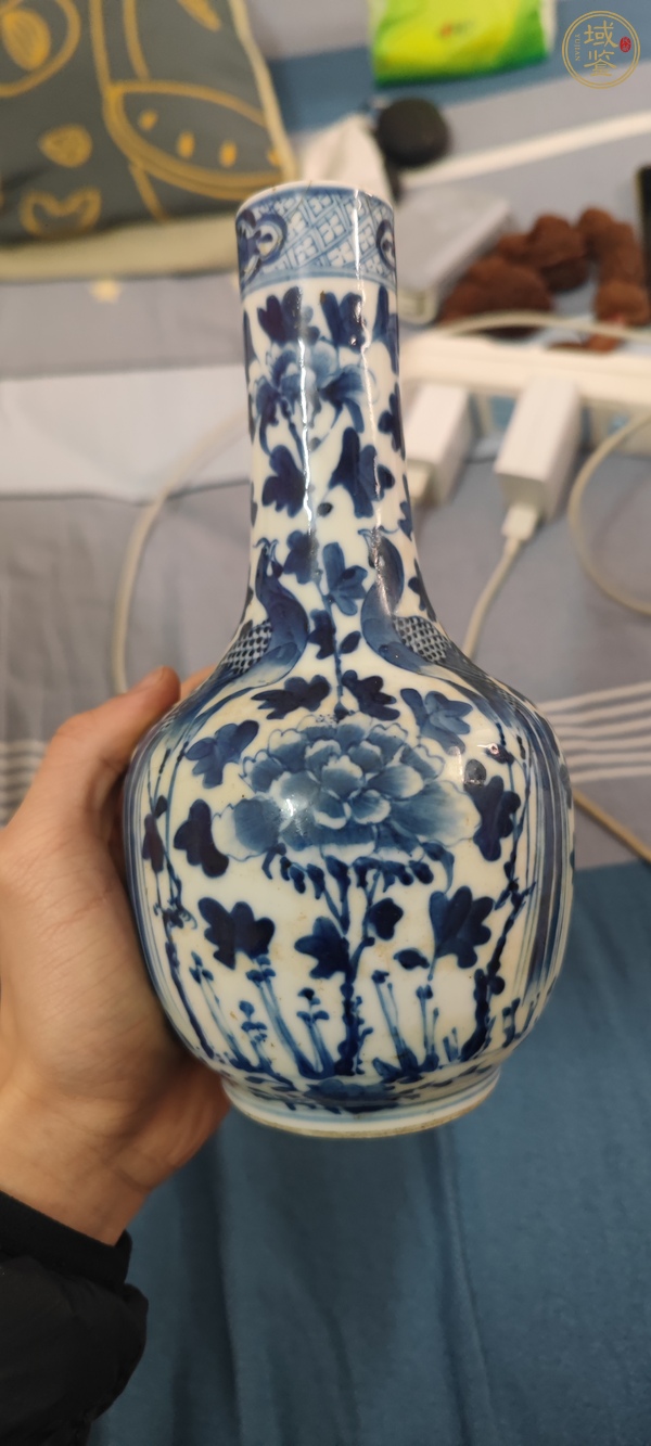 古玩陶瓷花鳥紋青花天球瓶真品鑒賞圖