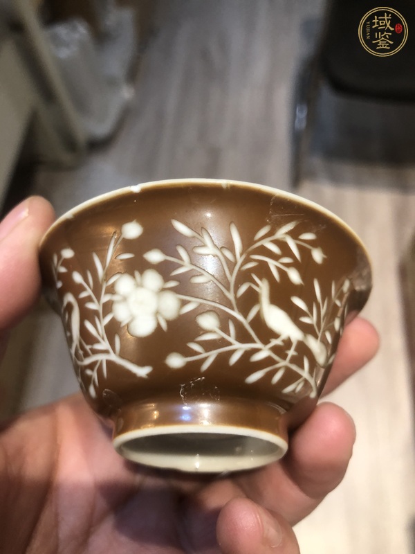 古玩外紫金釉內(nèi)青花杯真品鑒賞圖