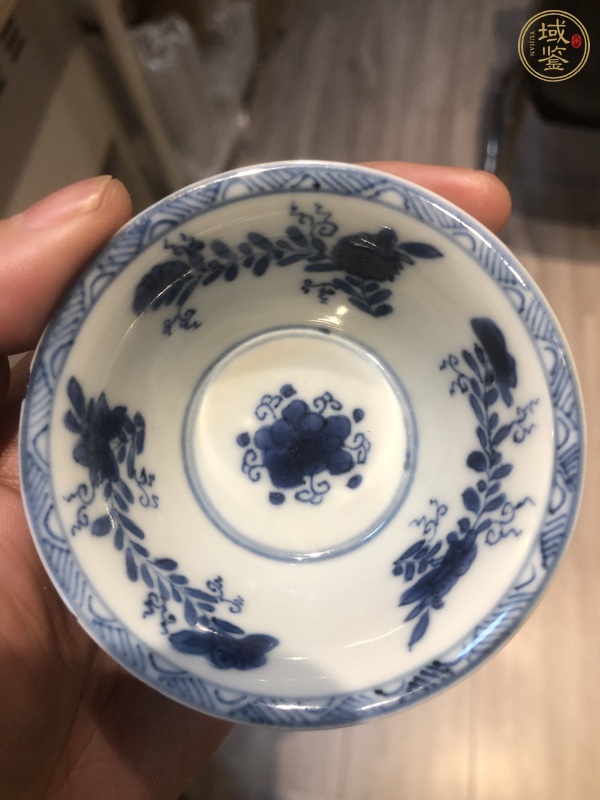 古玩陶瓷外紫金釉內(nèi)青花杯真品鑒賞圖