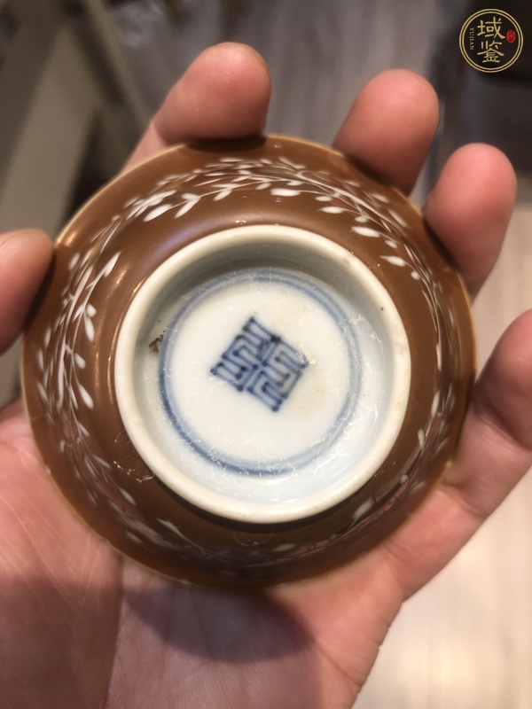 古玩陶瓷外紫金釉內(nèi)青花杯真品鑒賞圖